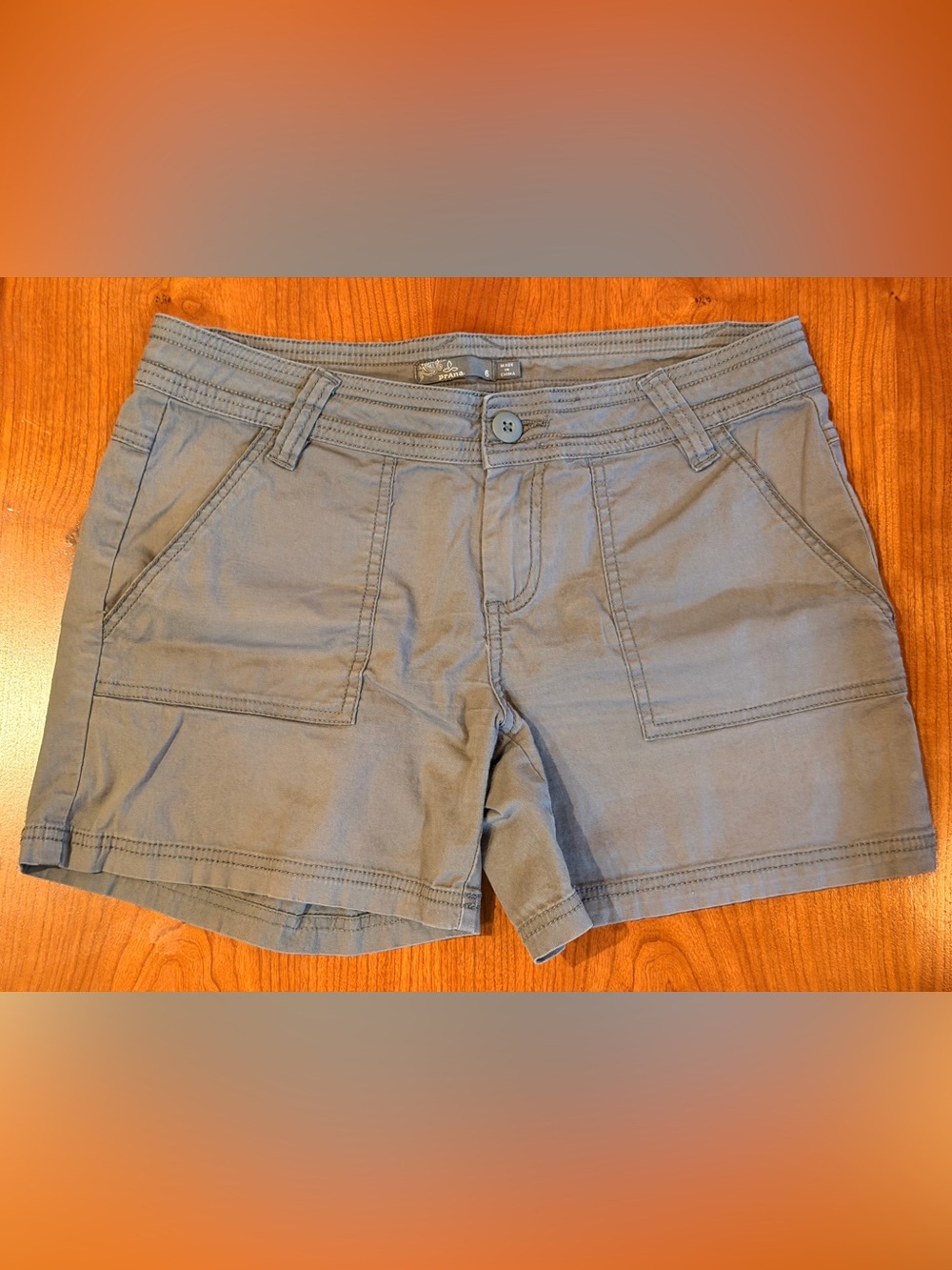 Prana women’s gray short shorts size 6 EUC